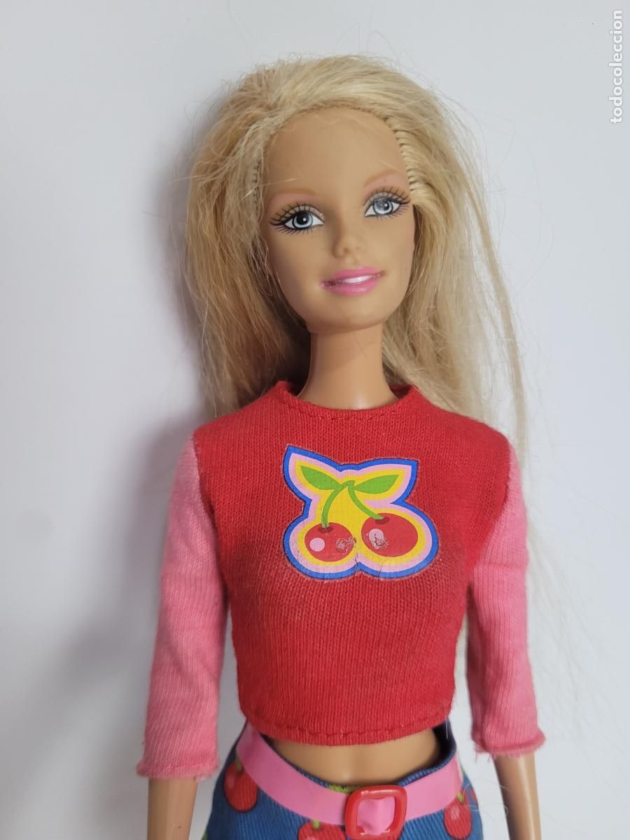Barbie y Ken: mu&ntilde;eca barbie con connunto fruit style cherry - Foto 2