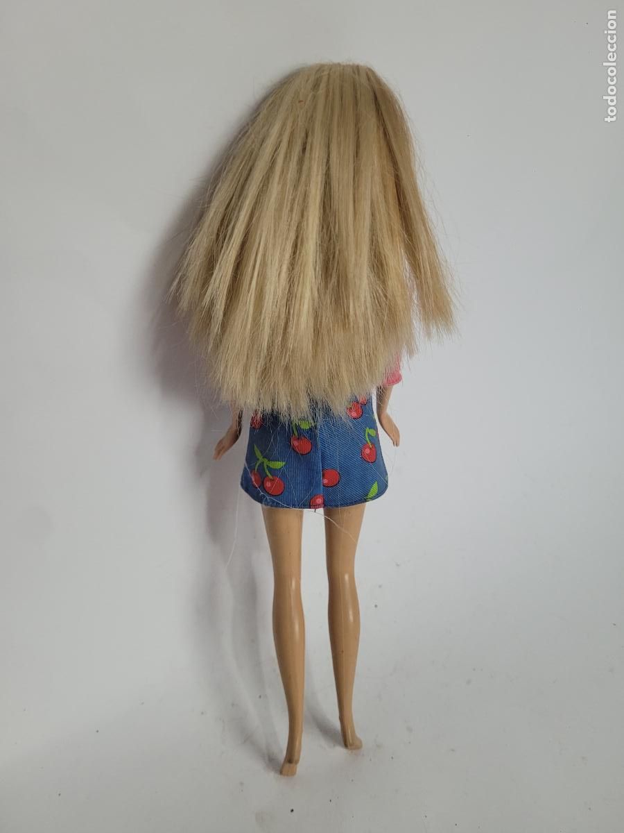 Barbie y Ken: mu&ntilde;eca barbie con connunto fruit style cherry - Foto 4