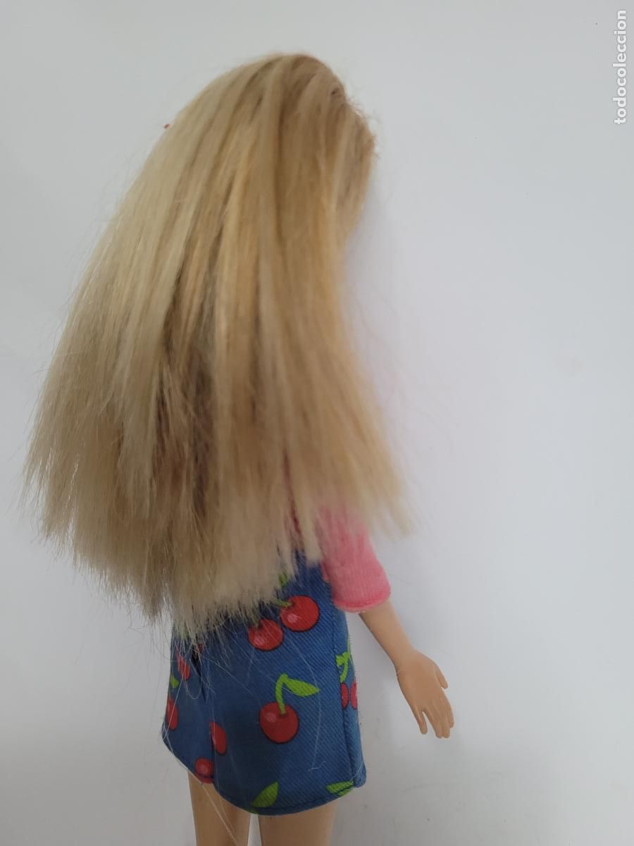 Barbie y Ken: mu&ntilde;eca barbie con connunto fruit style cherry - Foto 5