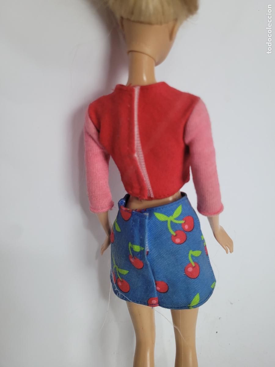 Barbie y Ken: mu&ntilde;eca barbie con connunto fruit style cherry - Foto 6