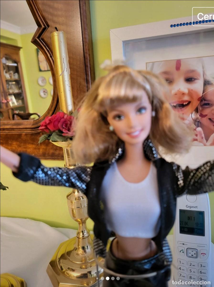 Barbie y Ken: Barbie, Sandy (Olivia Newton John)en &rdquo;GREASE&rdquo; - Foto 1