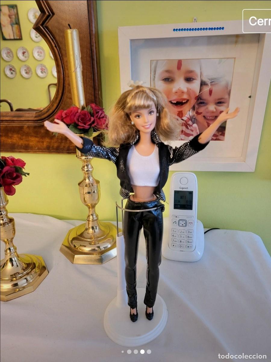 Barbie y Ken: Barbie, Sandy (Olivia Newton John)en &rdquo;GREASE&rdquo; - Foto 2