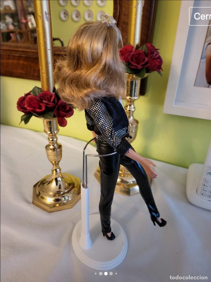 Barbie y Ken: Barbie, Sandy (Olivia Newton John)en &rdquo;GREASE&rdquo; - Foto 4