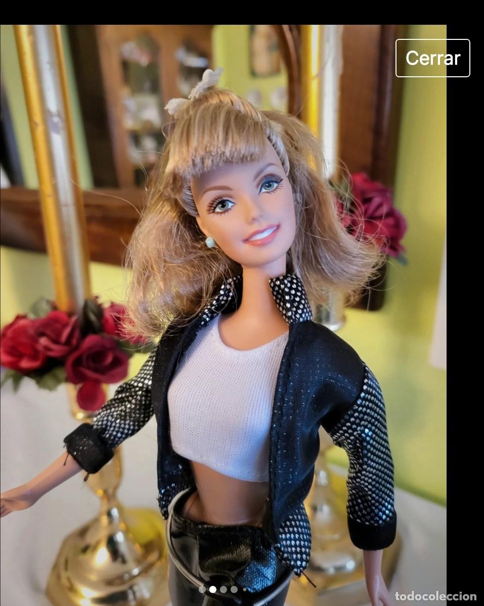Barbie y Ken: Barbie, Sandy (Olivia Newton John)en &rdquo;GREASE&rdquo; - Foto 8