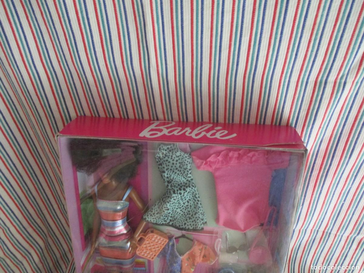 Barbie y Ken: BARBIE NEGRA, CON ROPA Y ACCESORIOS - Foto 3