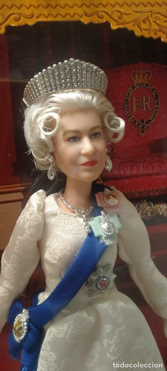 Barbie y Ken: BARBIE QUEEN ELIZABETH II - Foto 3