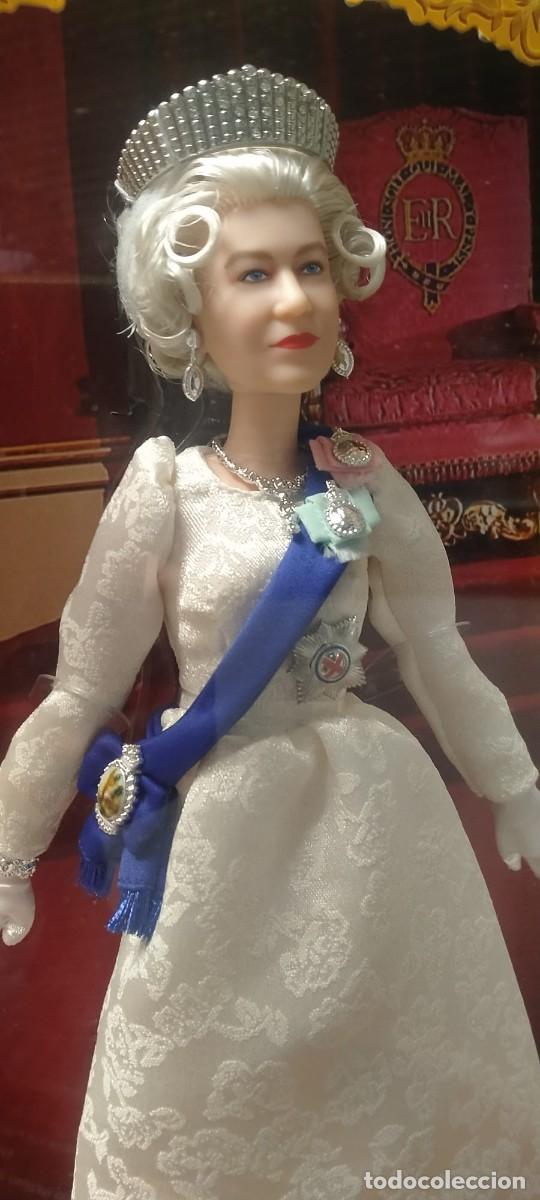 Barbie y Ken: BARBIE QUEEN ELIZABETH II - Foto 1