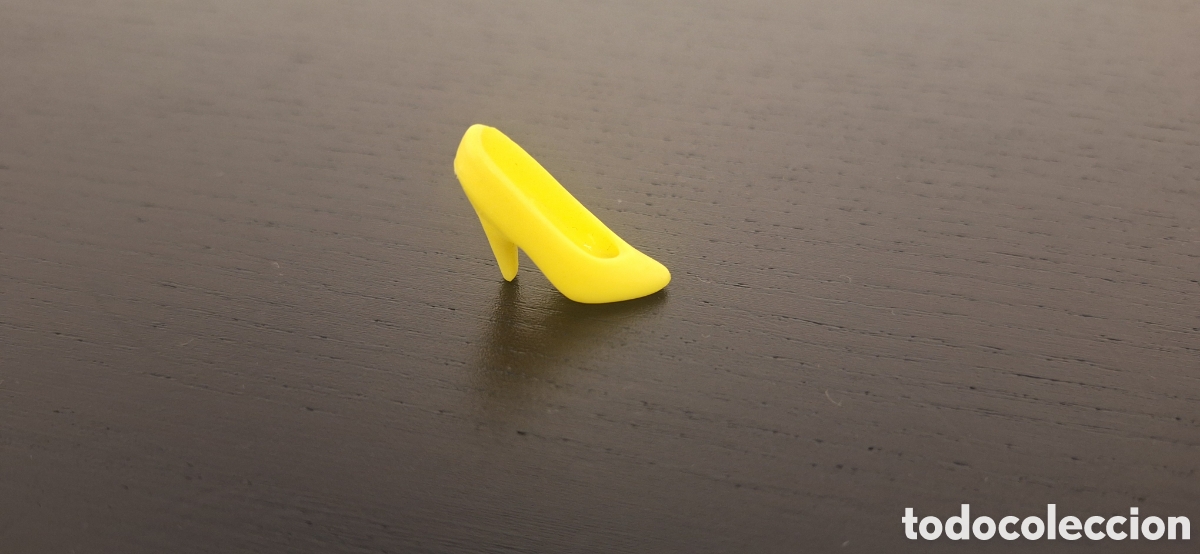 Barbie y Ken: zapato amarillo barbie de los 90 - Foto 1