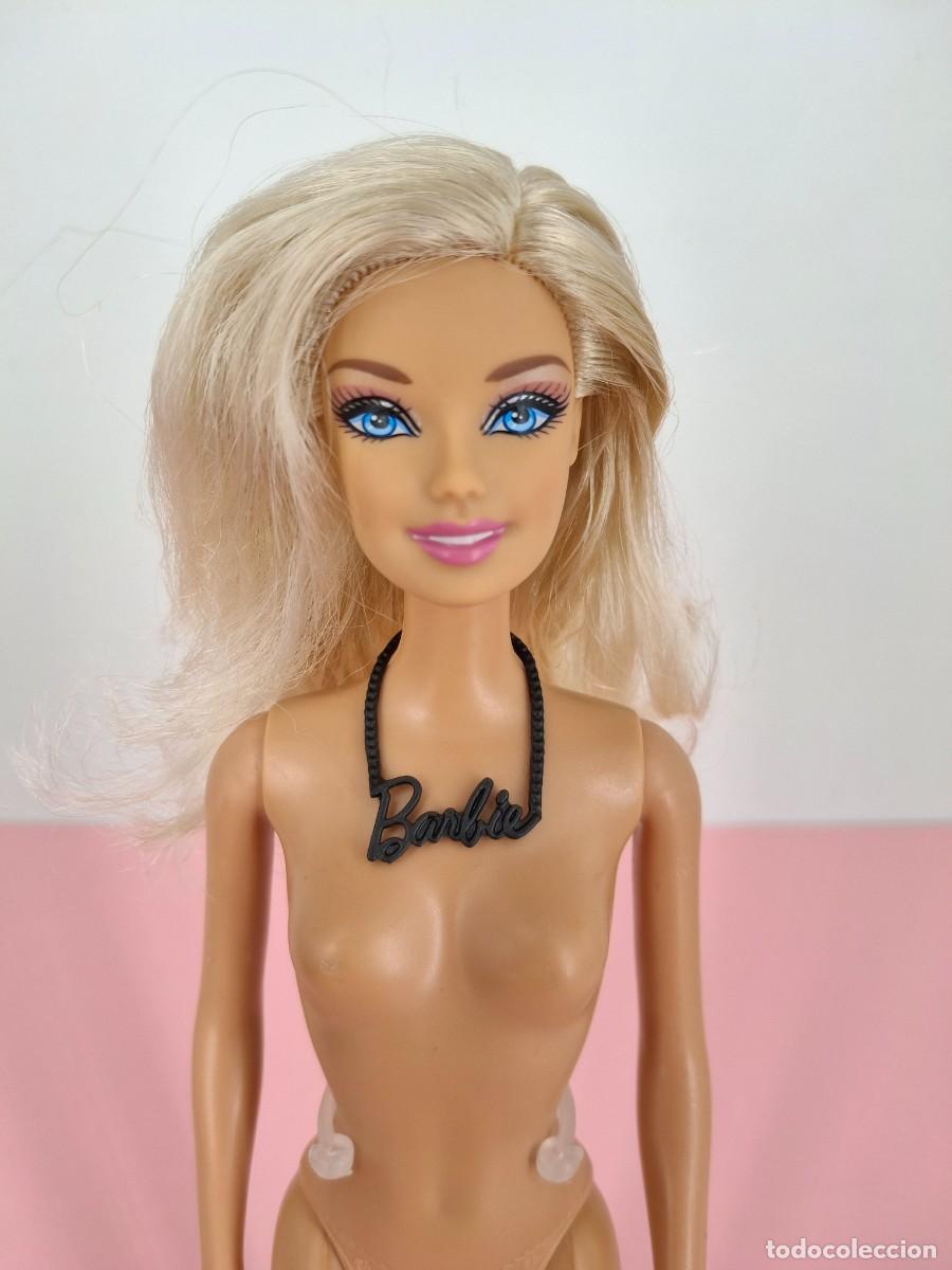 Barbie y Ken: Barbie Chic W3939 con collar negro original - Mattel, 2011