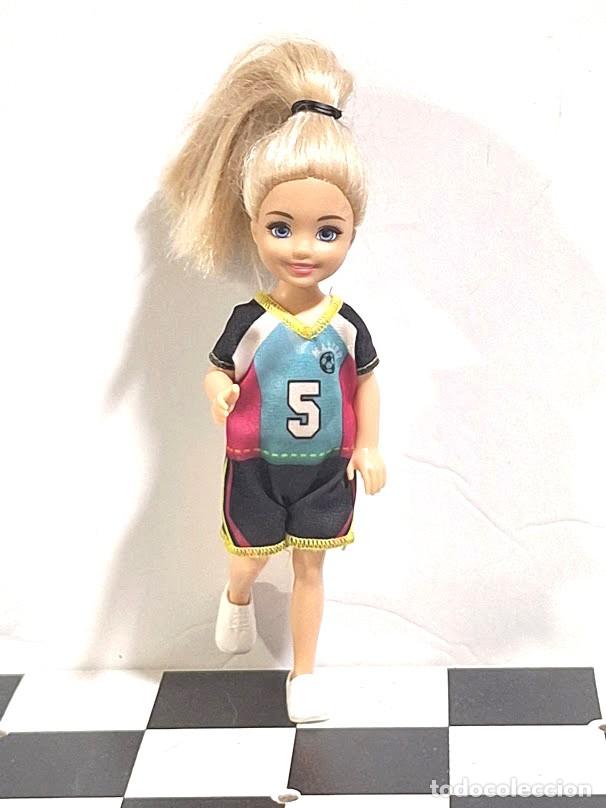 Barbie y Ken: Mu&ntilde;eca Barbie Chelsea Futbolista Mattel 2010