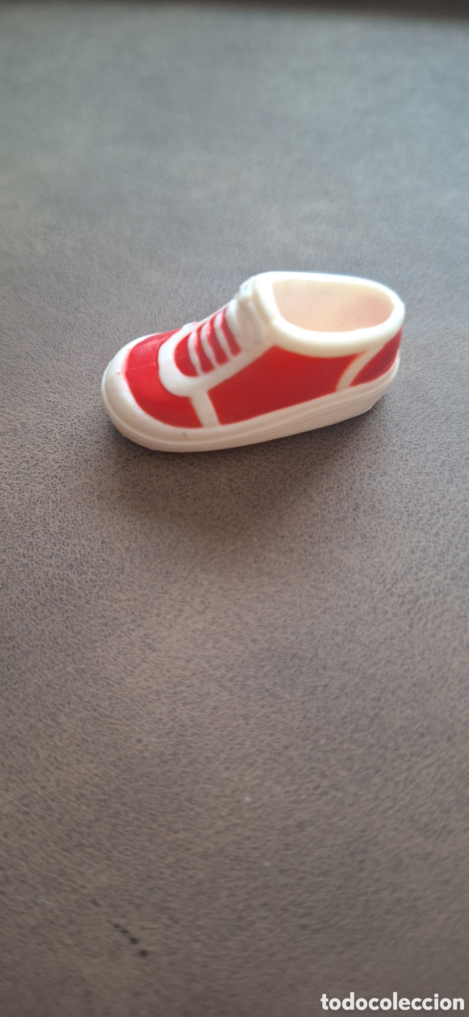 Barbie y Ken: zapatilla desparejada Barbie a&ntilde;os 90