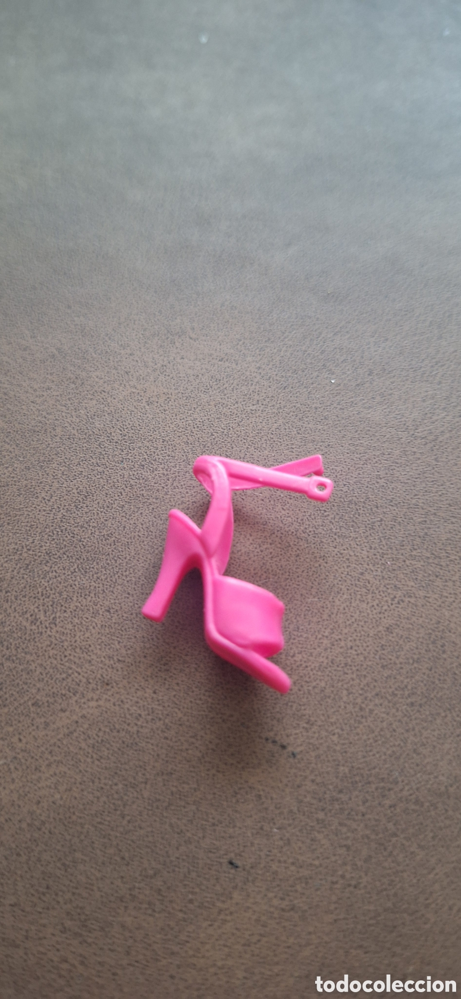 Barbie y Ken: sandalia Barbie a&ntilde;os 90 desparejada
