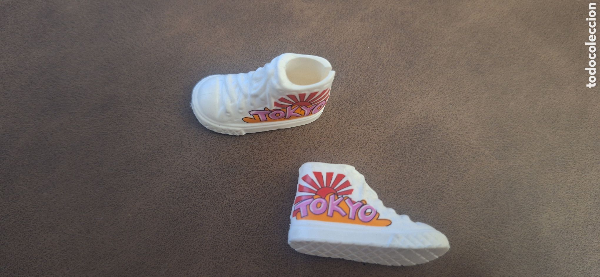 Barbie und Ken: zapatillas barbie/flava a&ntilde;os 2000s