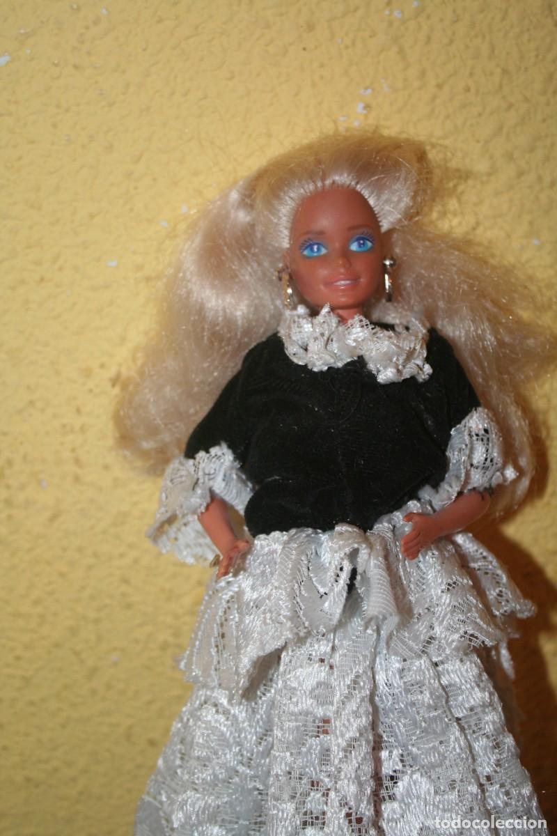 Barbie y Ken: antiGUA MU&Ntilde;ECA barbie made in spain con anillo y pendientes