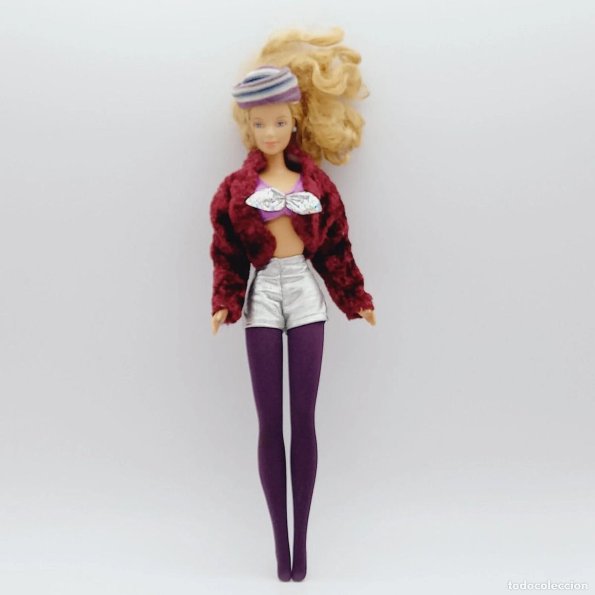 Barbie y Ken: Mu&ntilde;eca Barbie 1991 Mattel ropa buerdeos roja marron abrigo y gorro, short vintage original