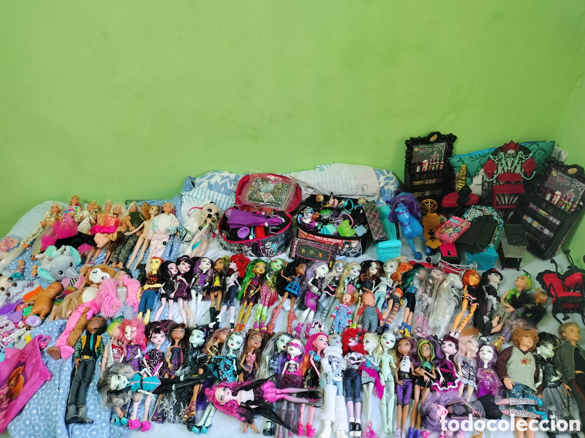 Barbie y Ken: Lote de mu&ntilde;ecas Monster high Barbie