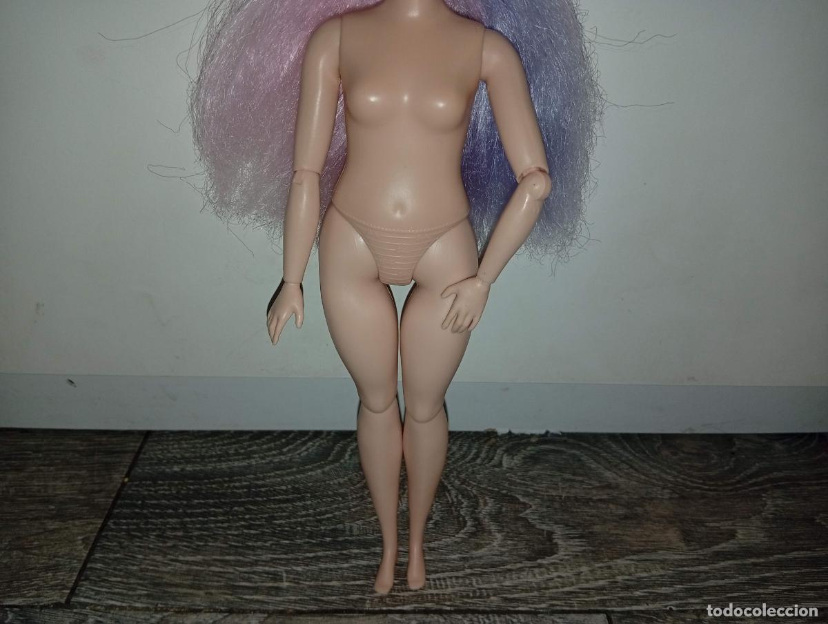 Barbie y Ken: Mu&ntilde;eca Barbie Extra asi&aacute;tica curvy - Foto 2