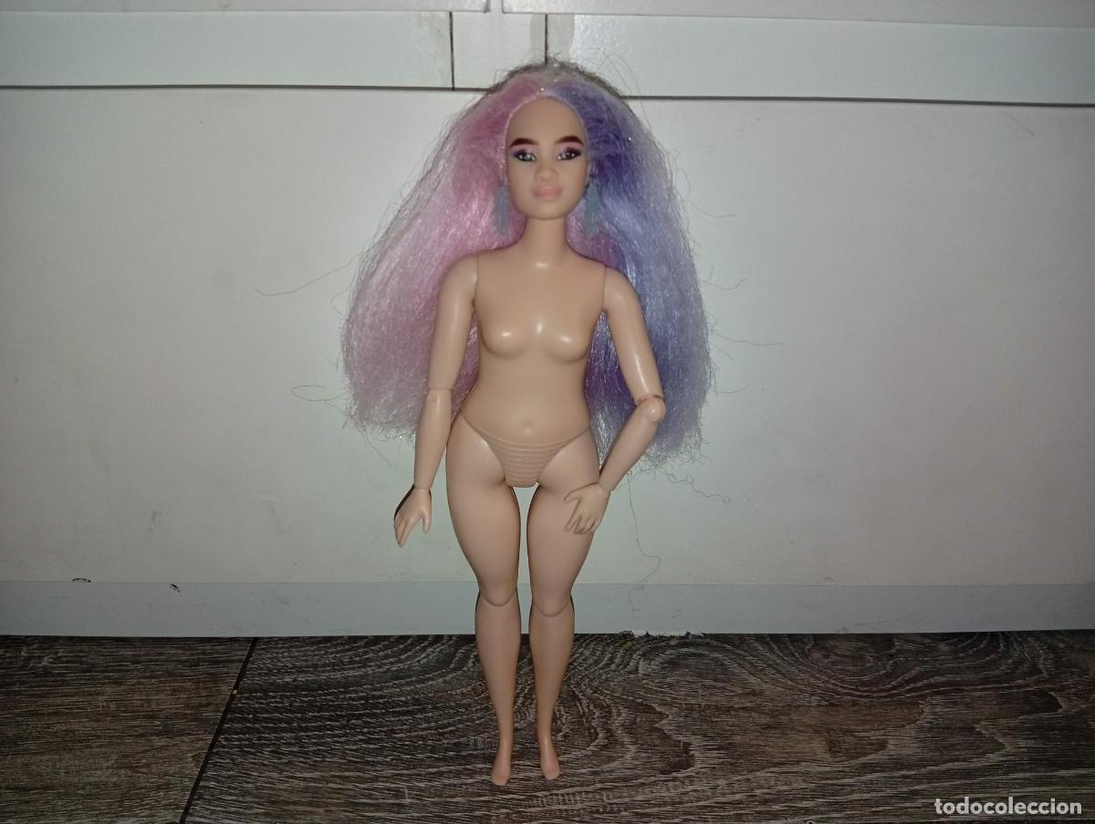 Barbie y Ken: Mu&ntilde;eca Barbie Extra asi&aacute;tica curvy - Foto 4