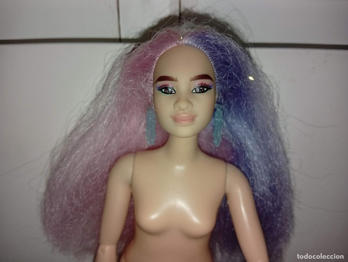 Barbie y Ken: Mu&ntilde;eca Barbie Extra asi&aacute;tica curvy - Foto 1