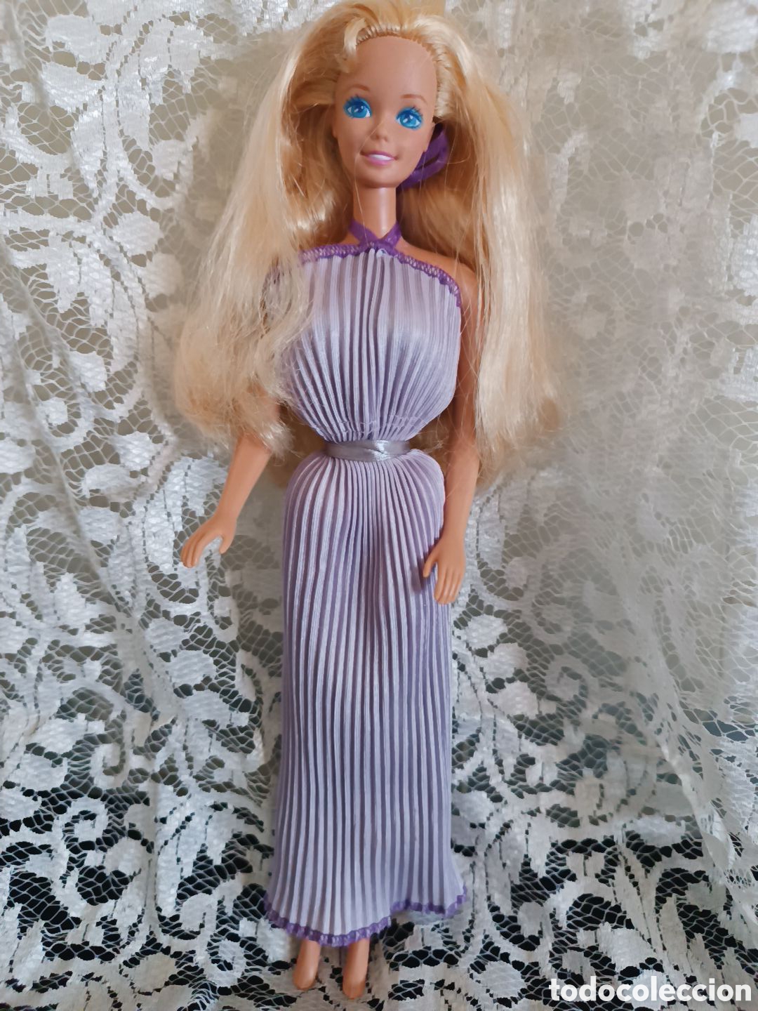 Barbie y Ken: Preciosa Barbie con vestido vintage