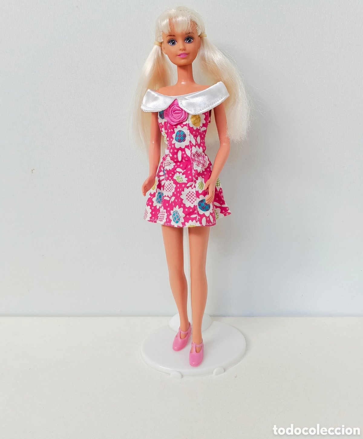 Barbie y Ken: Sindy Travel Fun 1995 con vestido rosa de flores a&ntilde;os 90 Hasbro Barbie