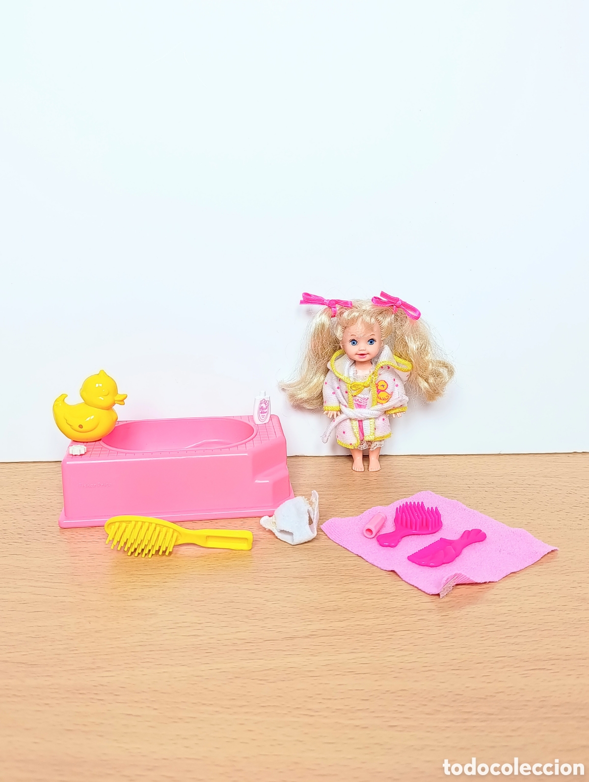 Barbie y Ken: Mu&ntilde;eca Barbie Shelly bath time fun