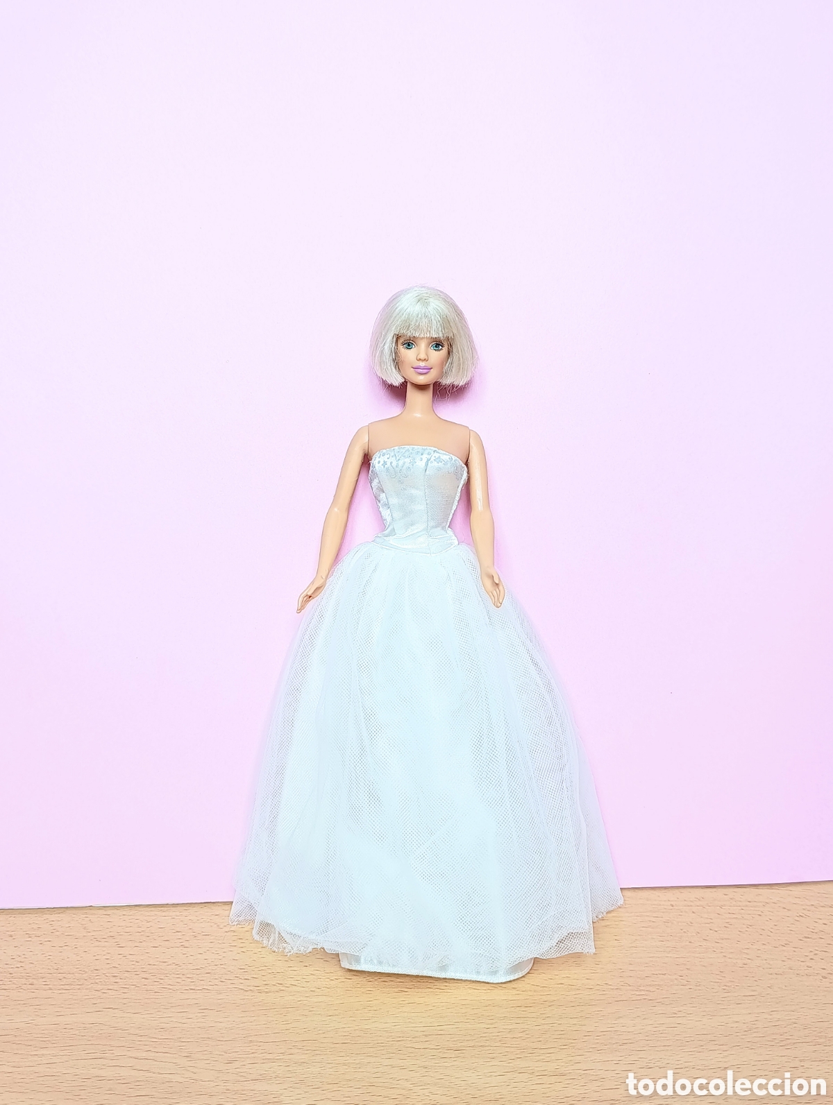 Barbie y Ken: Mu&ntilde;eca Barbie piloto con vestido de novia