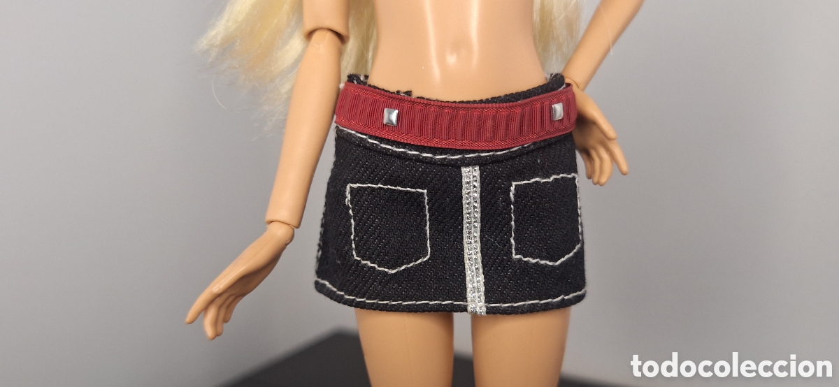 Barbie y Ken: mini falda Barbie a&ntilde;os 2000