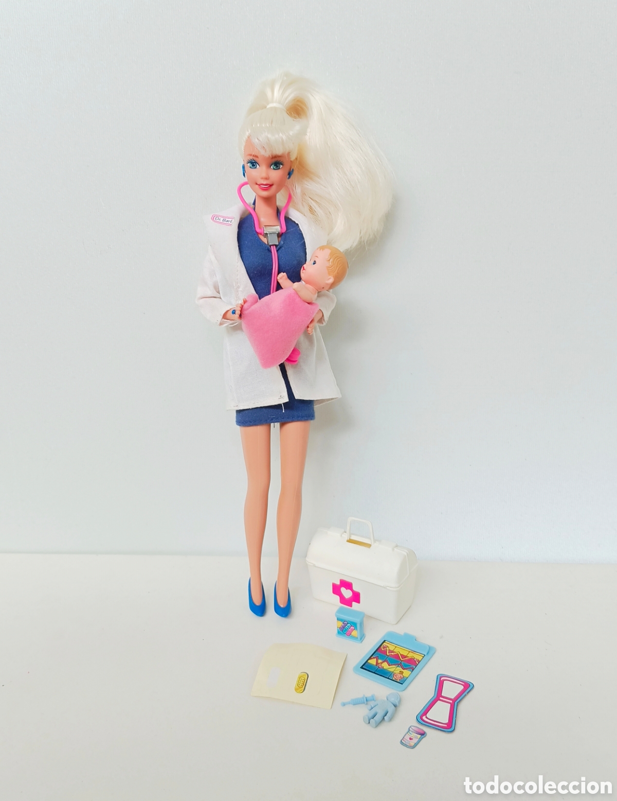 Barbie y Ken: Barbie Dr Doctora 1993 con bebe y malet&iacute;n con accesorios a&ntilde;os 90 pediatra m&eacute;dico