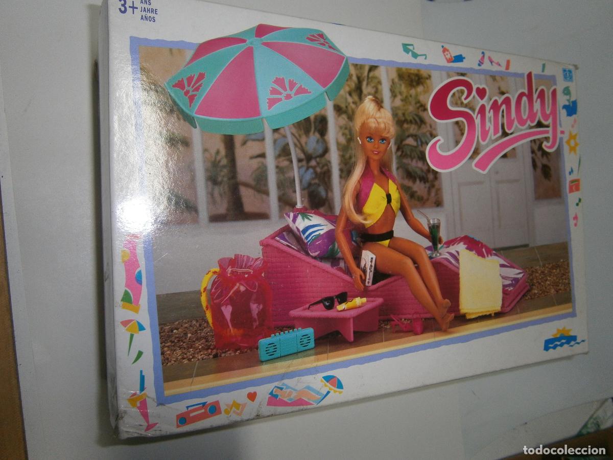 Barbie e Ken: ANTIGUA CAJA CON TUMBONA, PARASOL Y ACCESORIOS PARA LA PISCINA DE SINDY EN SU CAJA NUEVA DE TIENDA
