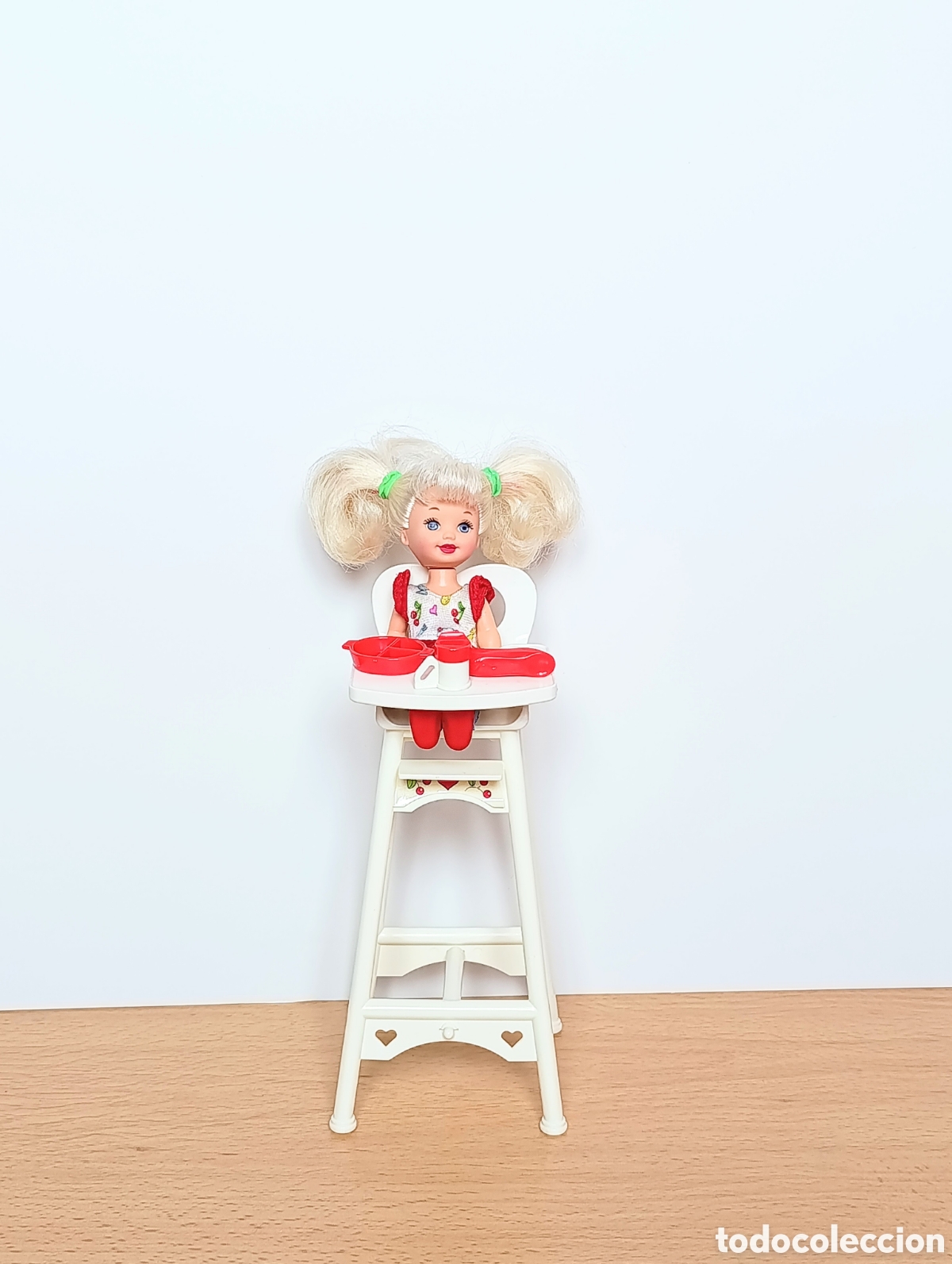 Barbie y Ken: Mu&ntilde;eca Kelly eatin' fun