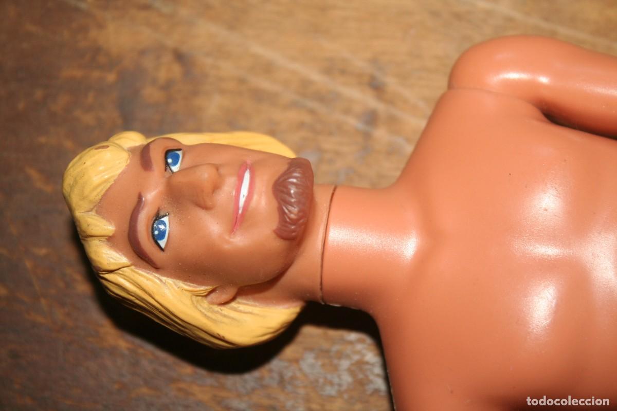 Barbie y Ken: mu&ntilde;eco mattel esmeralda capitan febo