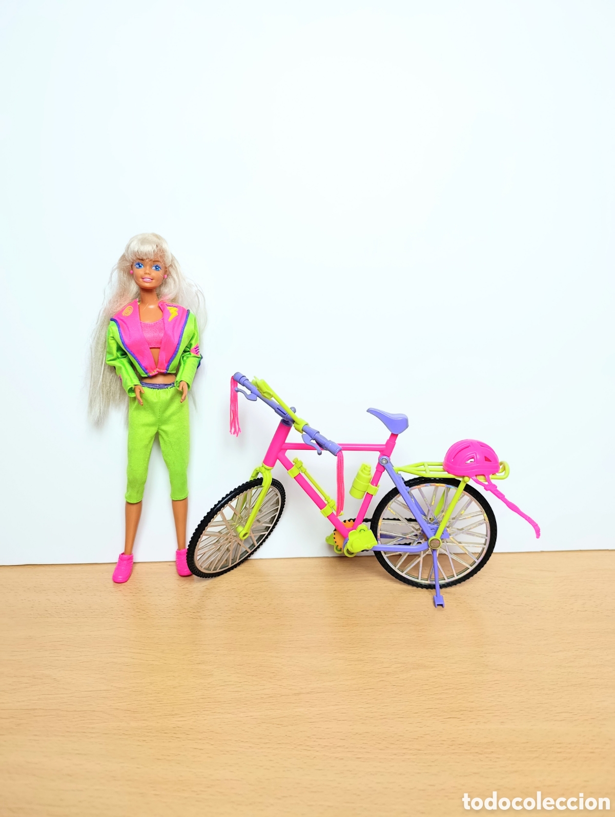 Barbie y Ken: Mu&ntilde;eca barbie bicyclin - Foto 1
