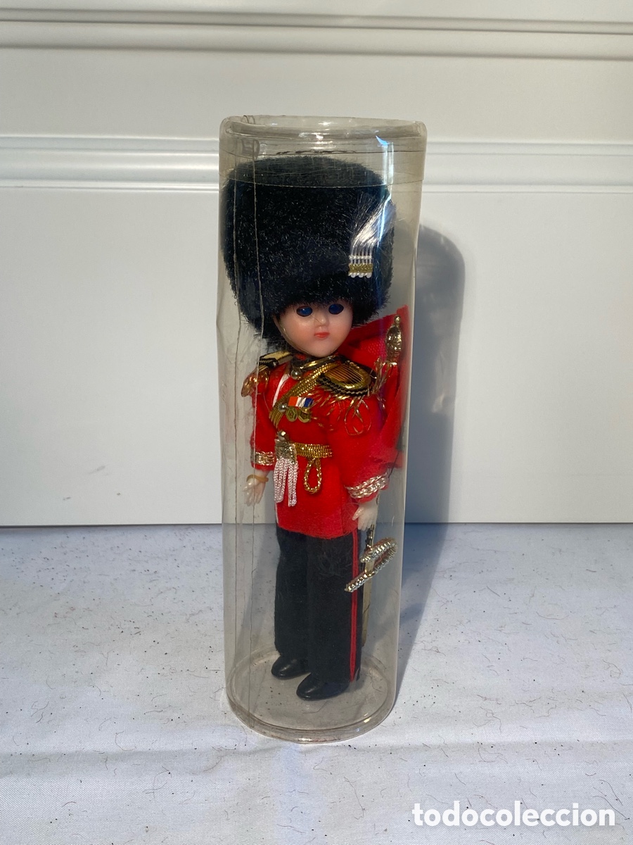Barbie y Ken: Mu&ntilde;eco brit&aacute;nico antiguo - Foto 1