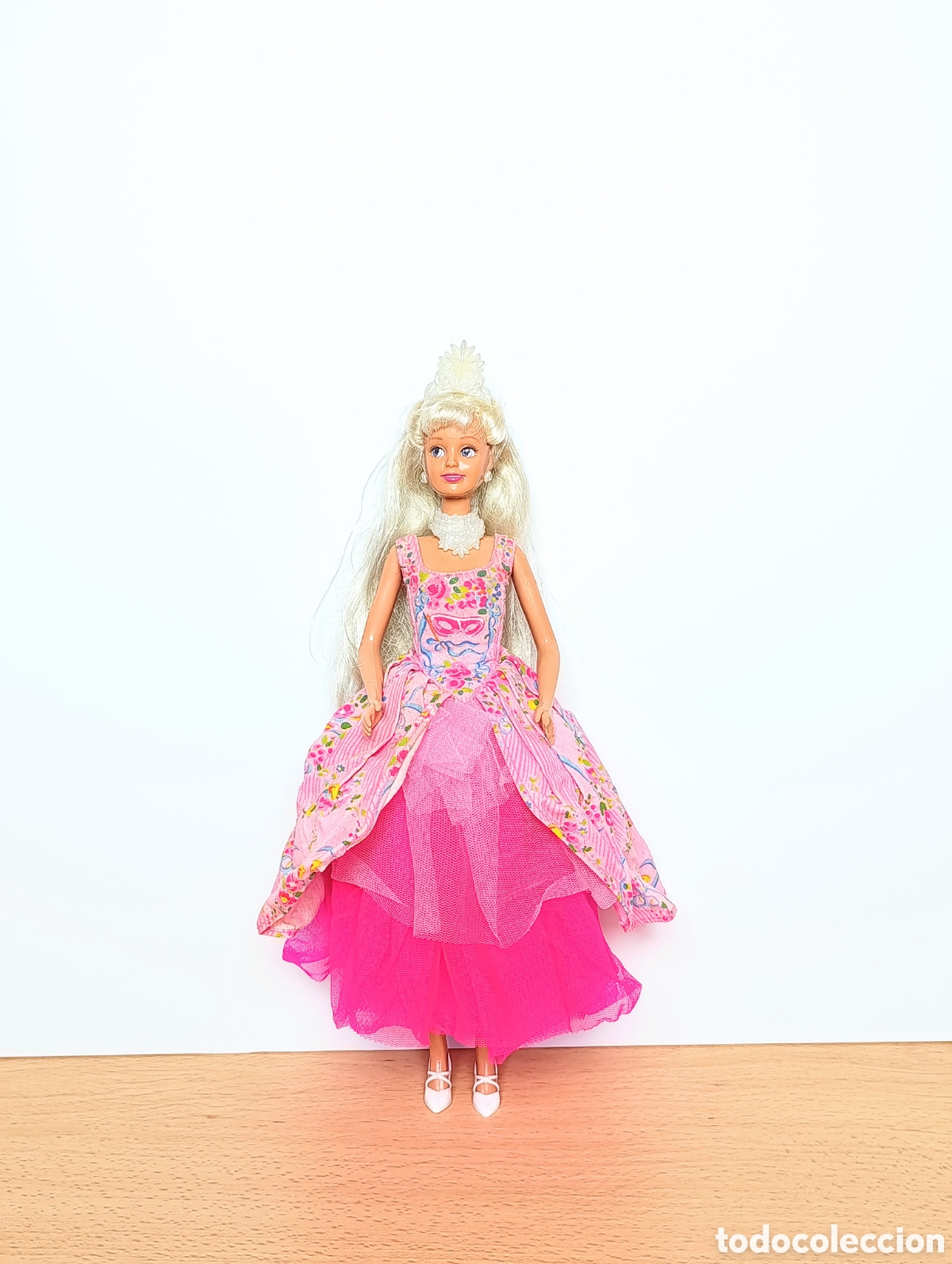 Barbie y Ken: Mu&ntilde;eca sindy magic eyes
