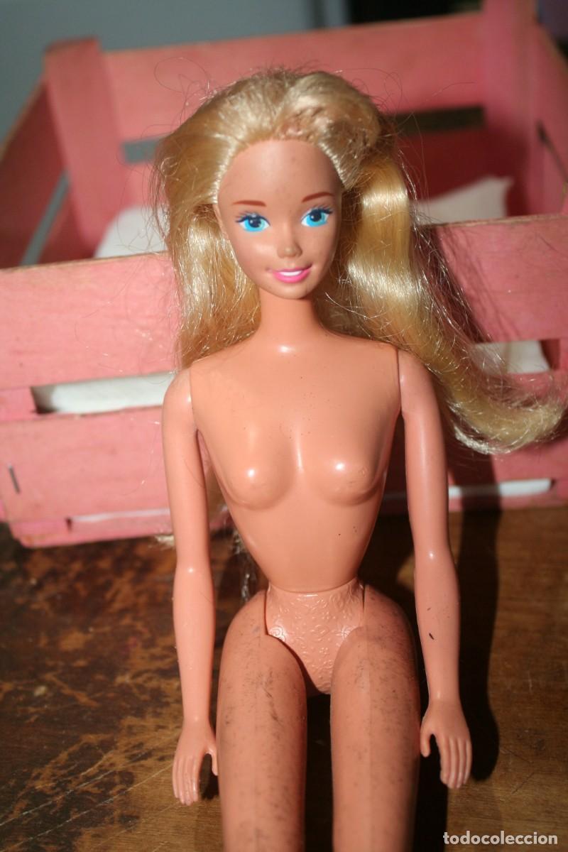 Barbie y Ken: antigua mu&ntilde;eca barbie - Foto 1