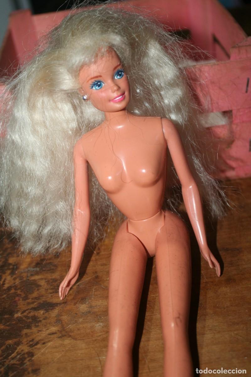 Barbie y Ken: mu&ntilde;eca barbie antigua - Foto 2
