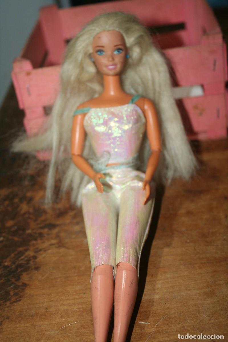 Barbie y Ken: mu&ntilde;eca barbie antigua - Foto 2