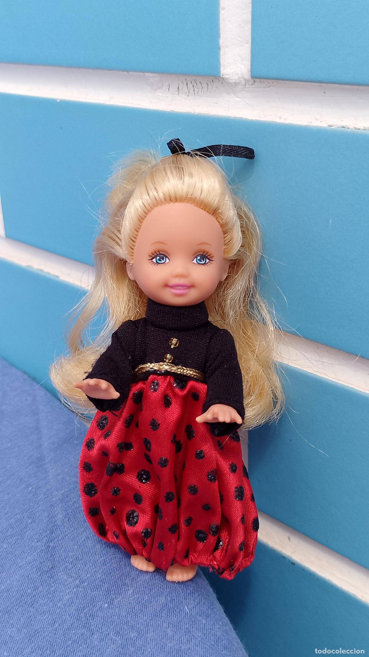 Barbie y Ken: Antigua mu&ntilde;eca Shelly o Kelly, hermana de Barbie de Mattel, vestida de mariquita