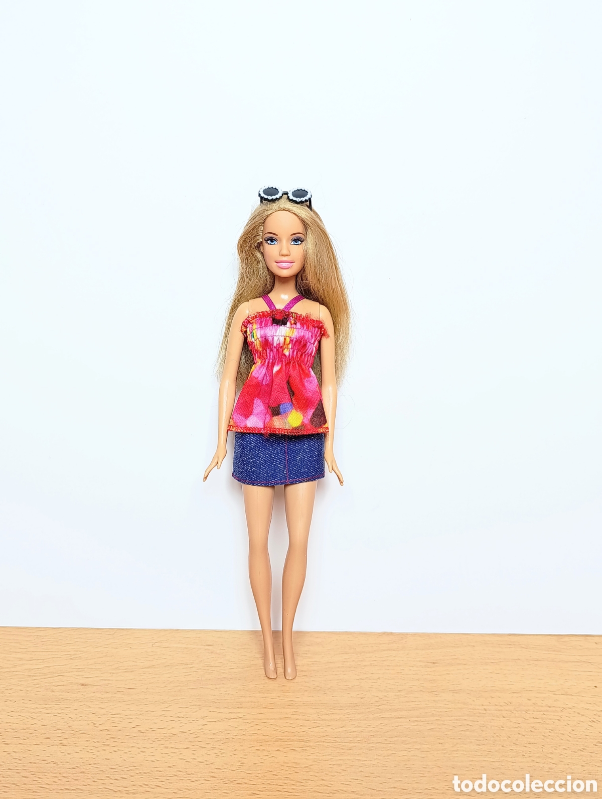 Barbie y Ken: Mu&ntilde;eca barbie con gafas de sol