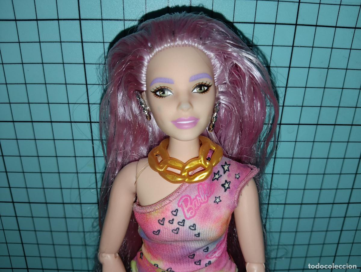 Barbie y Ken: mu&ntilde;eca Barbie fashionista curvy articulada