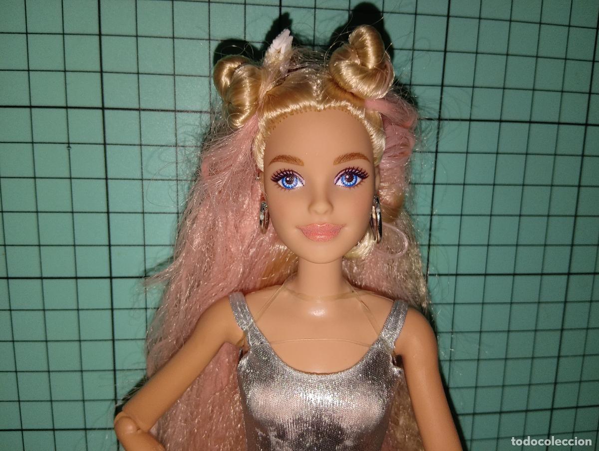 Barbie y Ken: mu&ntilde;eca Barbie Extra articulada