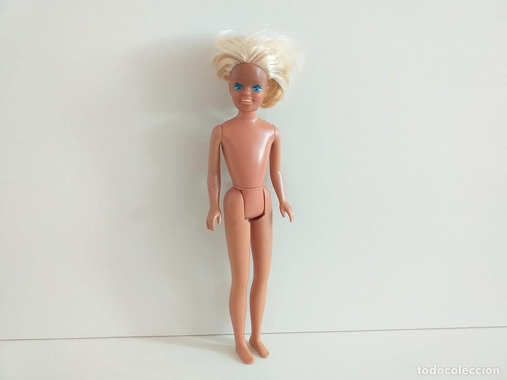 Barbie y Ken: Mu&ntilde;eca skipper tropical con pelo cortado