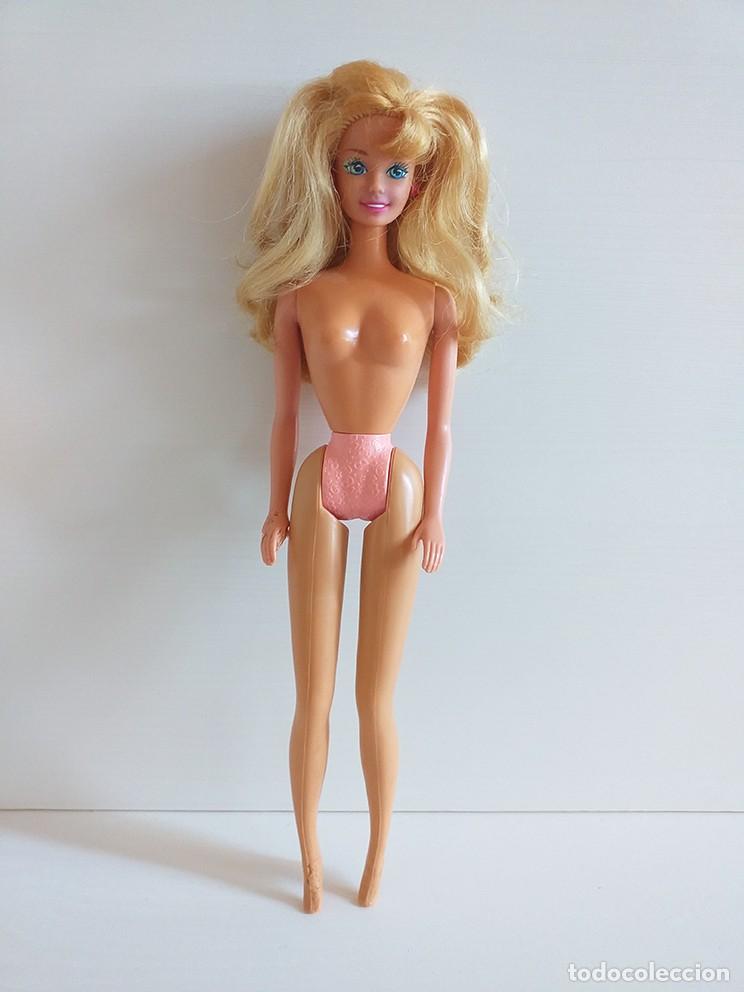 Barbie y Ken: Antigua mu&ntilde;eca barbie similar a pretty hearts, pendientes y bragas rosas