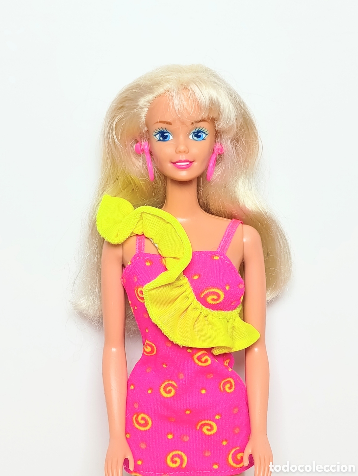 Barbie y Ken: Mu&ntilde;eca barbie ruffle fun
