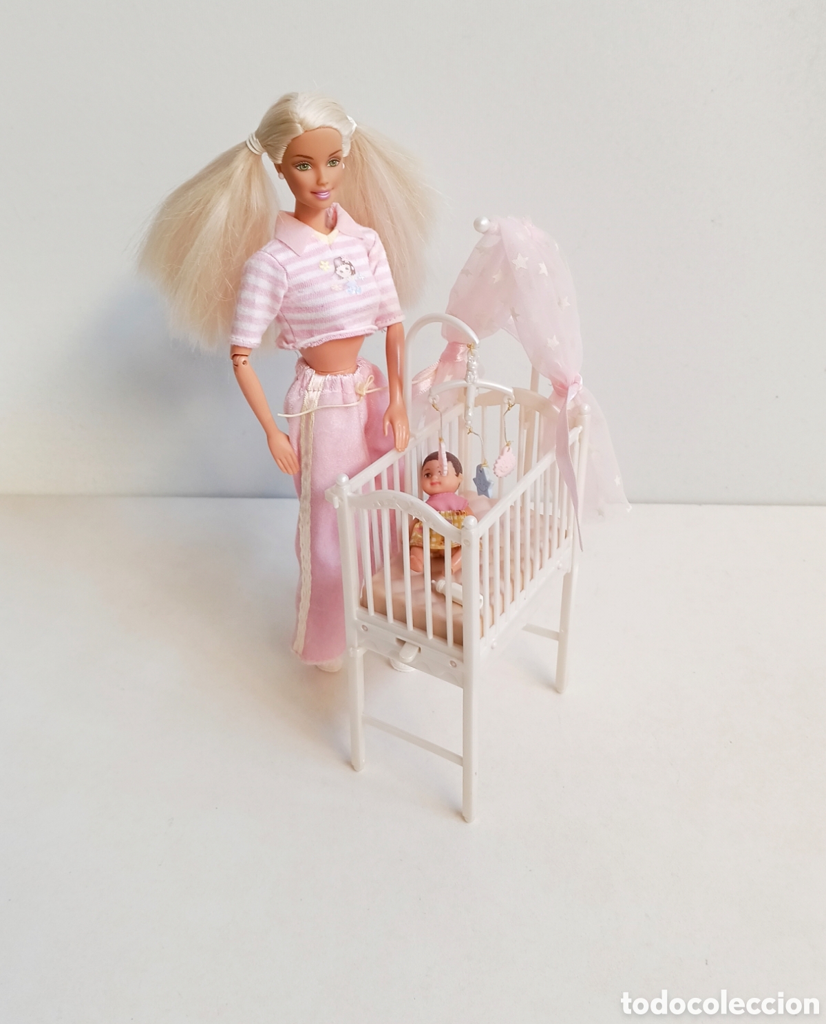 Barbie y Ken: Barbie Krissy Bedtime Baby 2000 con cuna y bebe bed time