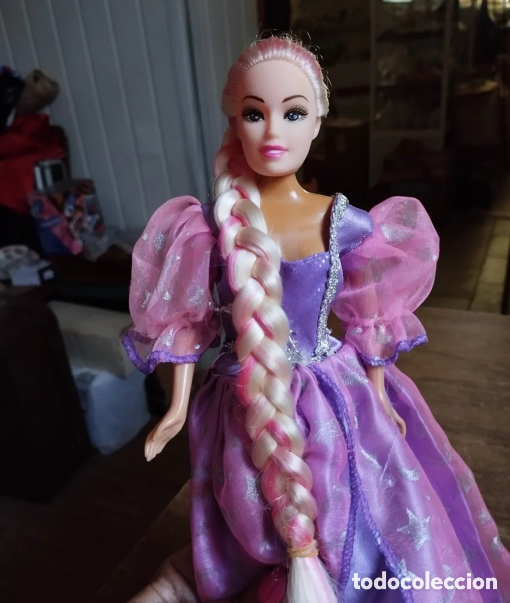 Barbie y Ken: Mu&ntilde;eca estilo Barbie Princesa Rapunzel (26,5 cm) - Vestido de gala y trenza larga con mechas rosas