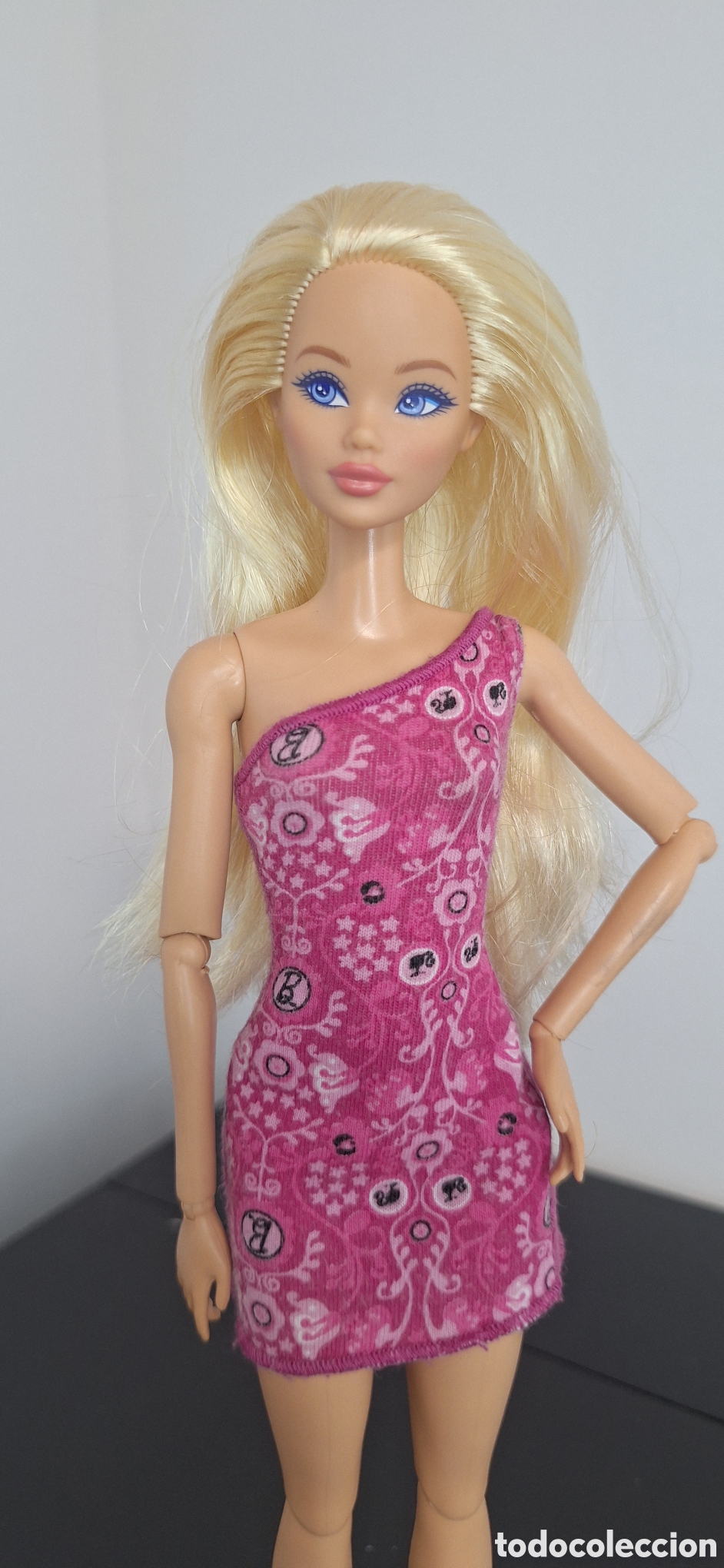 Barbie y Ken: vestido con logo de Barbie