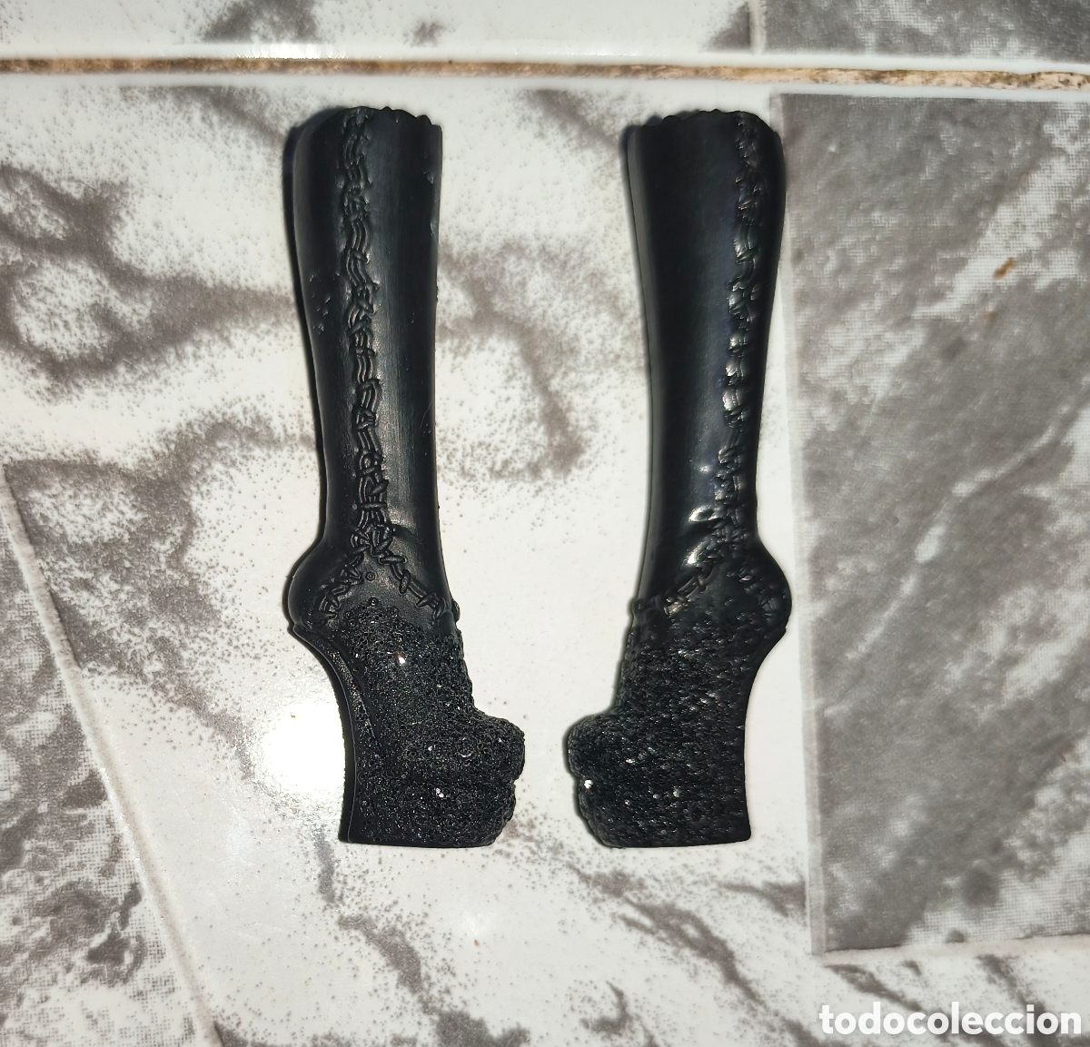 Barbie y Ken: Par de zapatos Monster high mu&ntilde;eca
