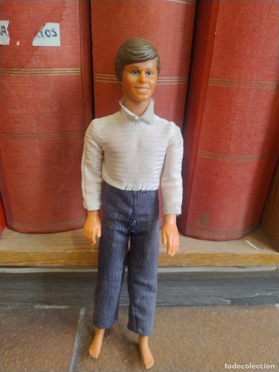Barbie y Ken: Mu&ntilde;eco KEN a&ntilde;os 80 con traje de gala